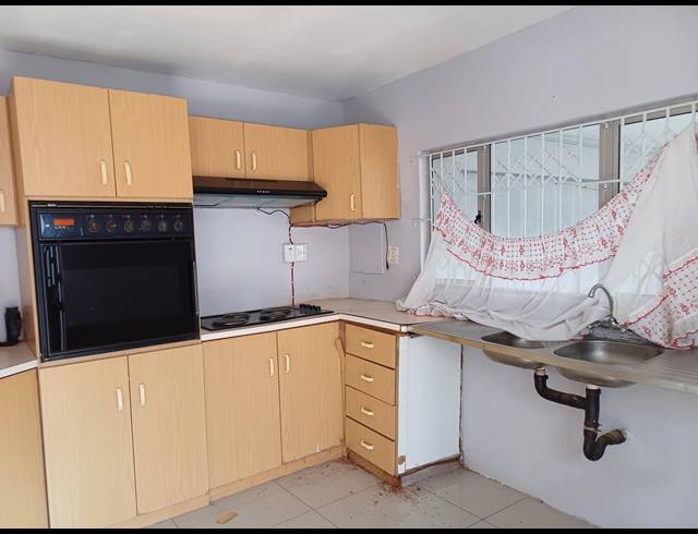 5 BEDROOM HOUSE TO LET IN MONTFORD